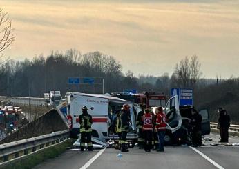 Incidente sulla A26 tra tre camion, traffico bloccato per un’ora e mezza: 10 km di coda