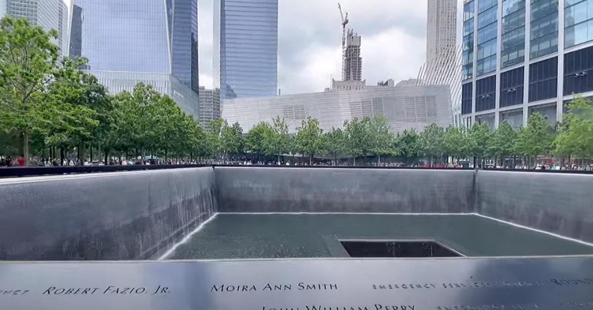 Shock a New York, 33enne si lascia cadere nella piscina del memoria…