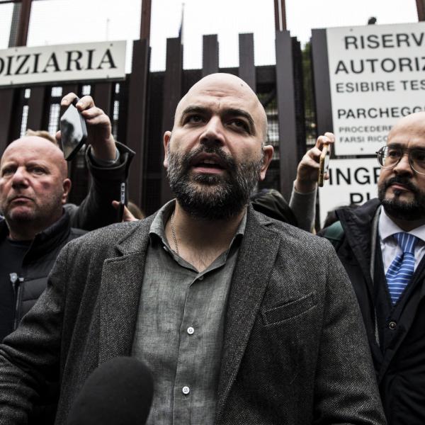 Roberto Saviano: età, moglie, figli, scorta, dove vive e biografia dello scrittore