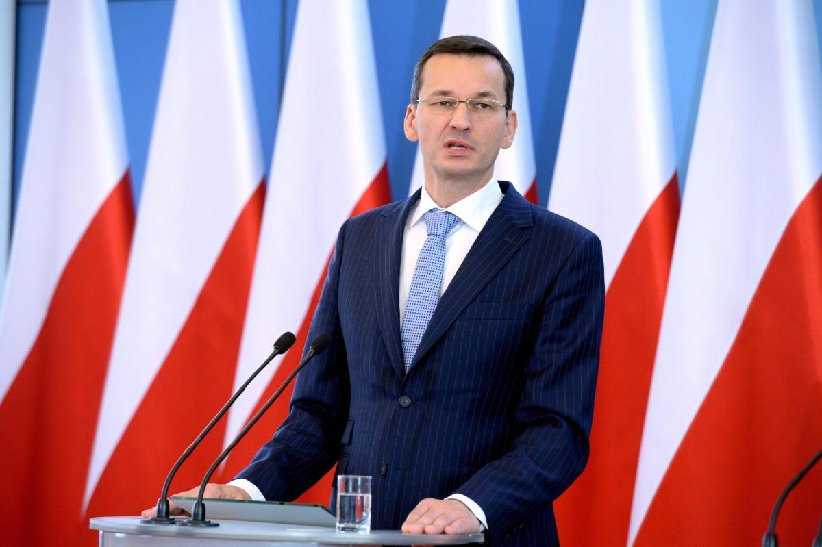 Polonia, Morawiecki lancia il referendum sui migranti: “Volete acco…