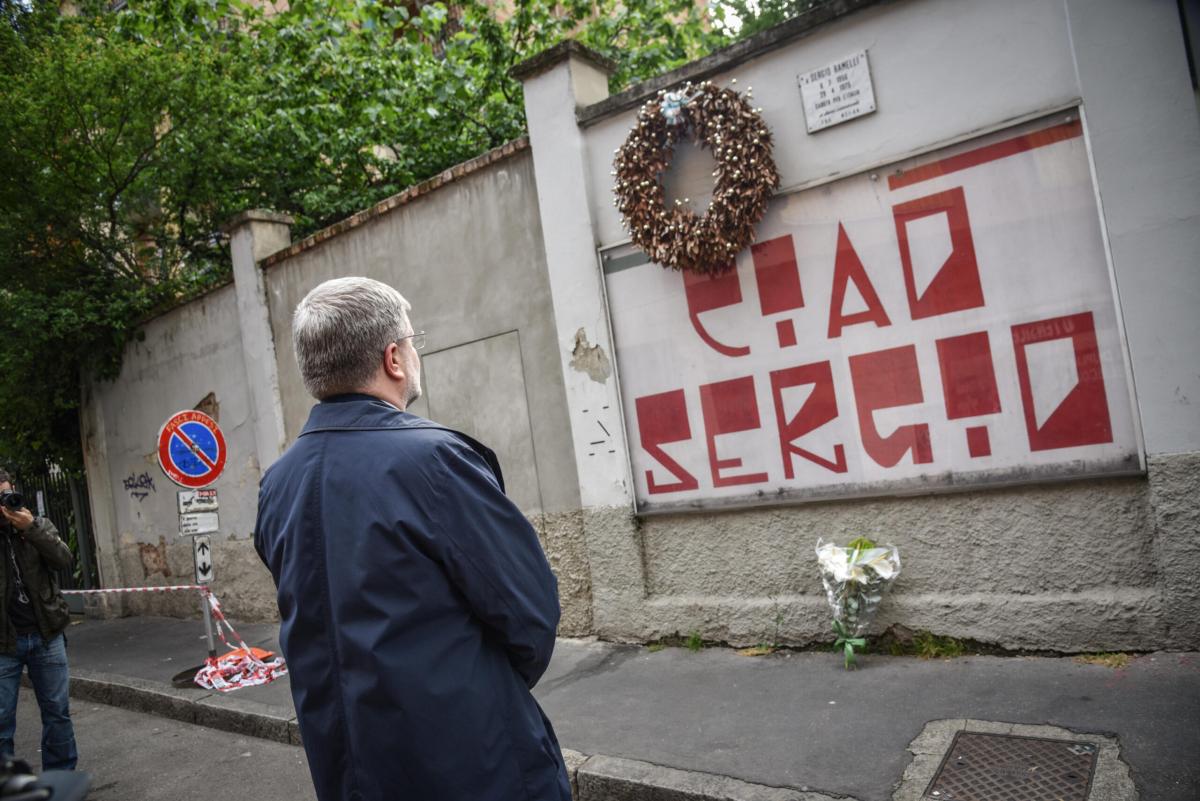 Milano, manifestazione in memoria di Sergio Ramelli: 1500 persone presenti,  saluti romani da parte dei militanti di estrema destra | VIDEO