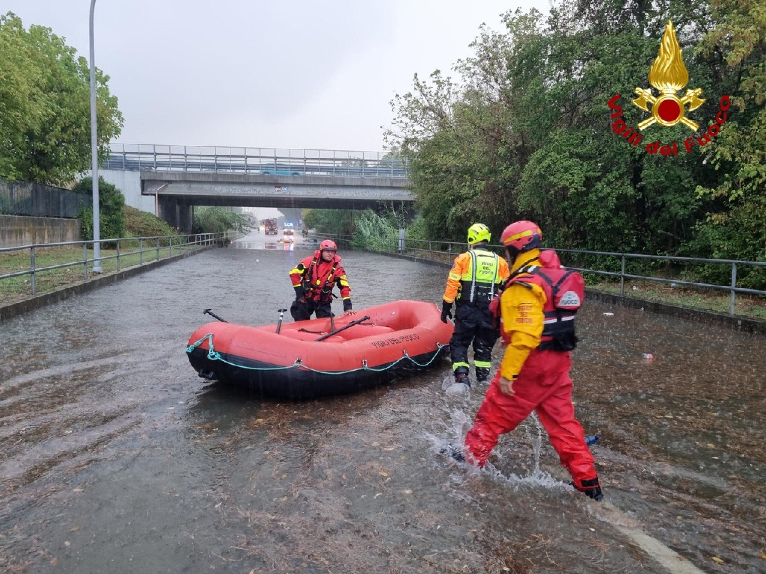 Forlì, esonda il fiume Montone. Il sindaco: “Lasciate le abitazioni”. Un disperso