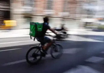 Verona, Rider pedala per 50 chilometri il cliente si pente