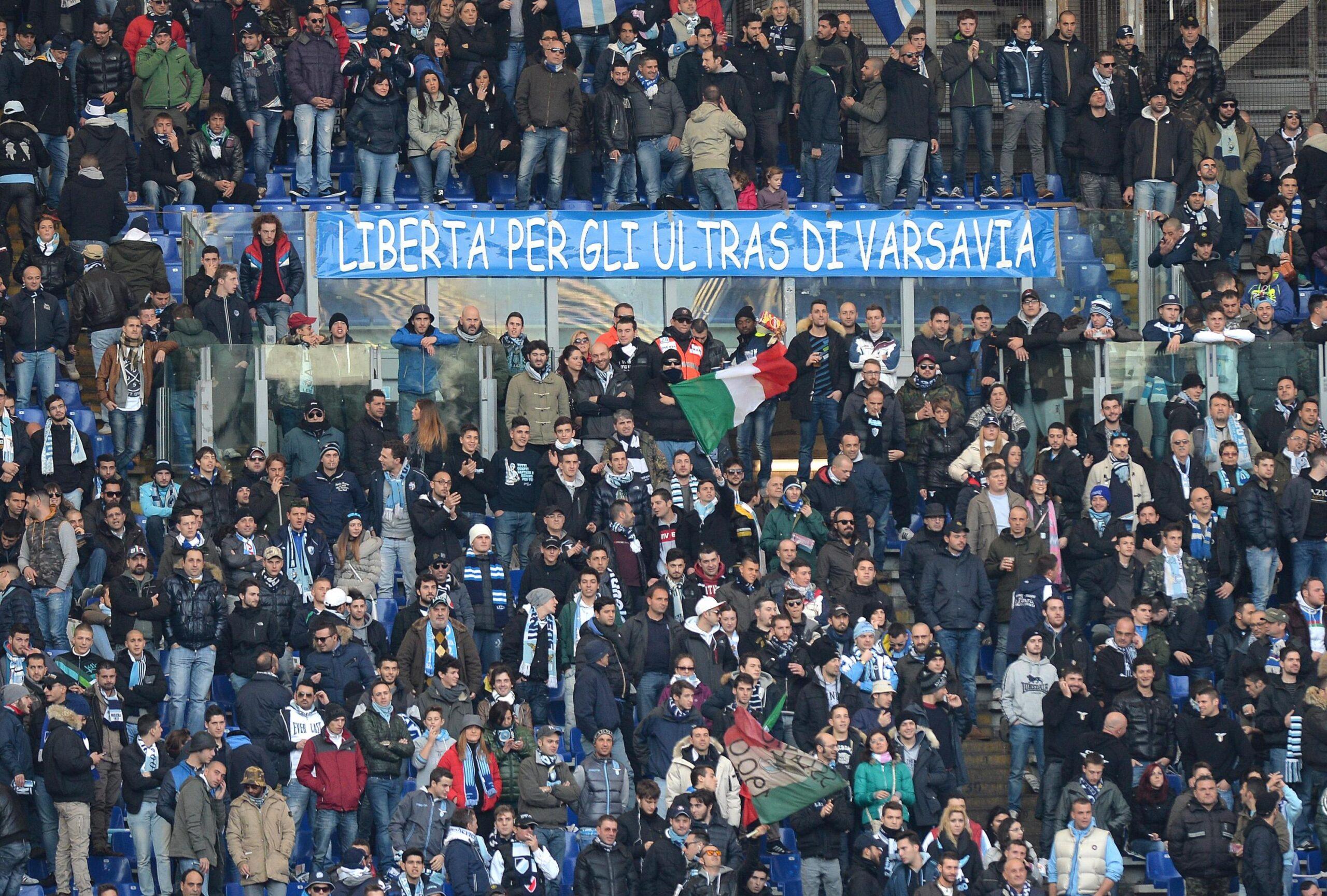 Lazio, cori antisemiti choc allo stadio Maradona: “So’ razzista, c’hai er padre deportato e tu’ madre è Anna Frank, romanista rabbino”