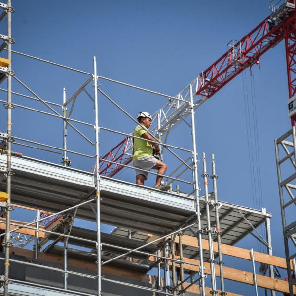 Salute e sicurezza sul lavoro: aumentano gli infortuni, ma diminuiscono i casi mortali grazie al Covid. I dati INAIL