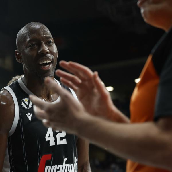 Basket, Serie A: la Virtus Bologna batte Brescia e vola in testa in solitaria