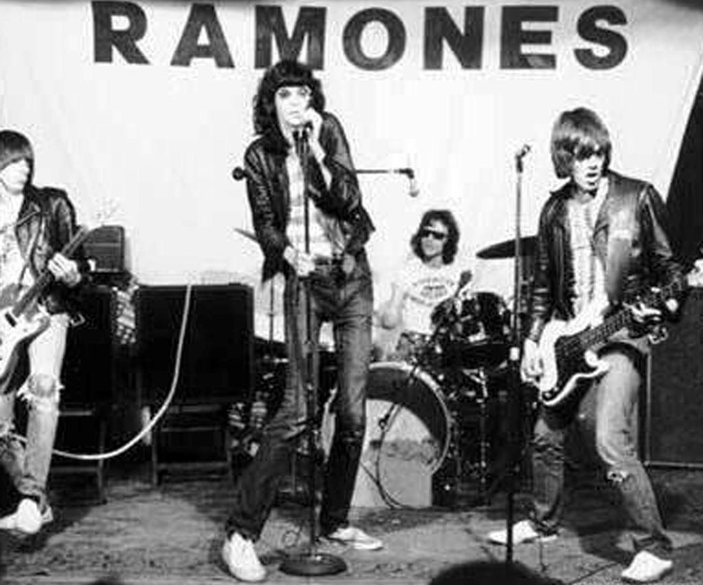 Ramones, la causa contro Netflix per il documentario “I Slept With Joey Ramone” : la verità della moglie di Johnny