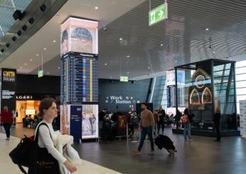 Fiumicino, chiede l’acqua in aeroporto ma non gliela danno: “Sei russa, non possiamo venderti niente”. Il video denuncia