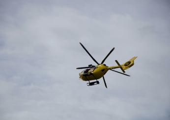 Carrara, incidente sul lavoro in via Carriona: 42enne precipita da 3 metri, trasportato in ospedale in codice giallo