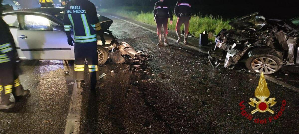 Bergamo, incidente sulla ex SS671 all’altezza di Clusone: scontro tra due auto, morta una bambina di otto anni