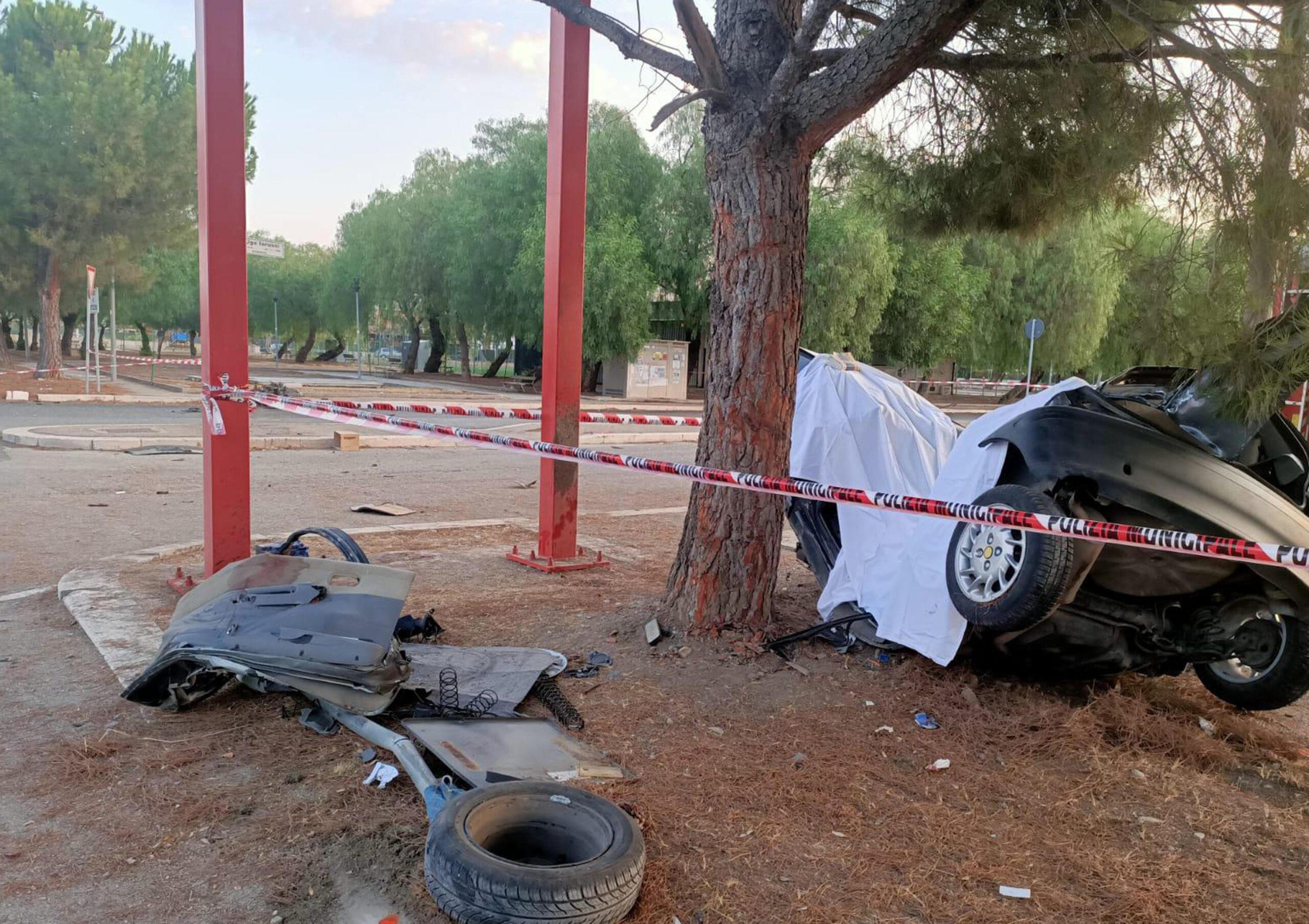 Chi è il 17enne morto a Foggia dopo essersi schiantato in automobile contro un albero: alla guida senza patente