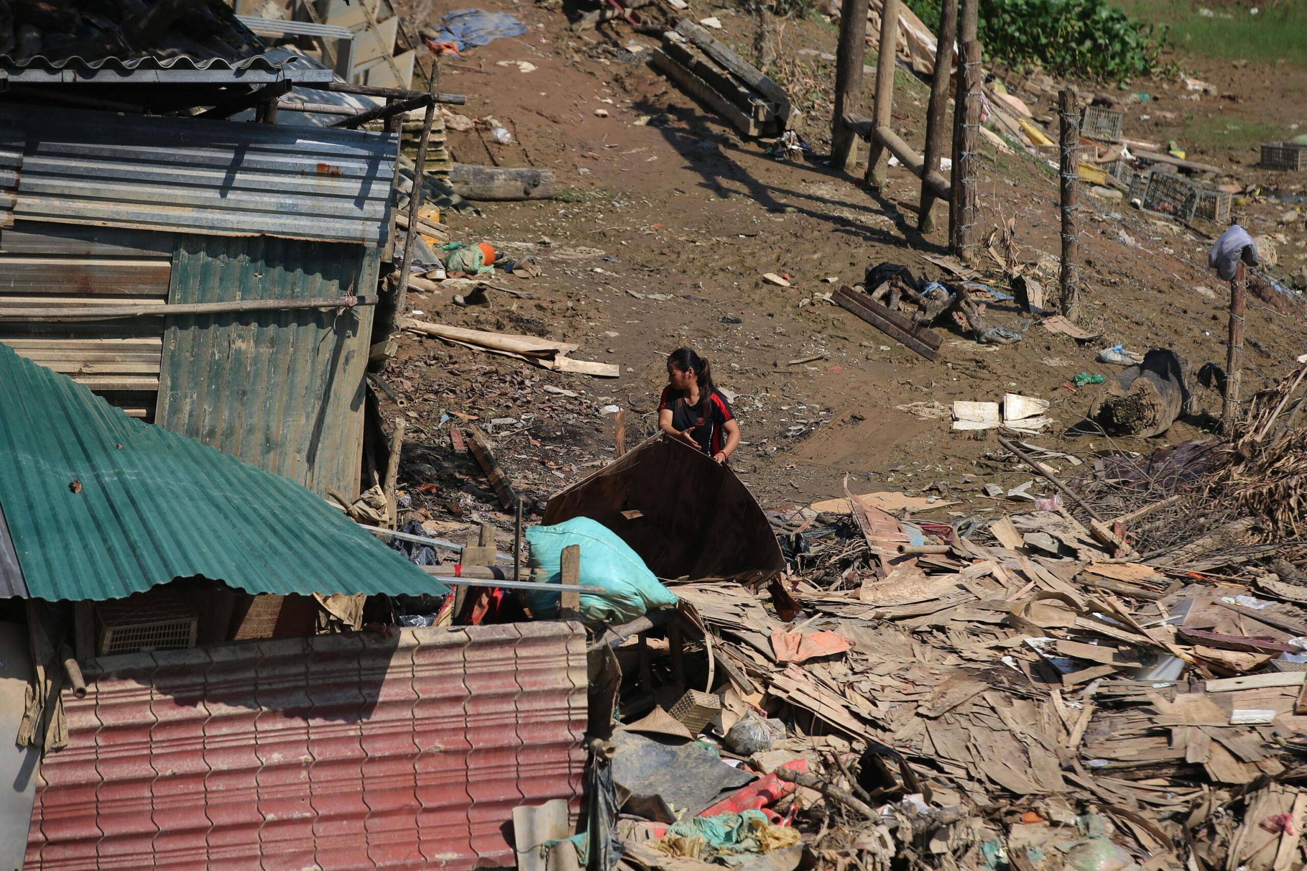 Thailandia, inondazioni colpiscono venti province del centro nord: 34mila famiglie sfollate, morti due elefanti | VIDEO