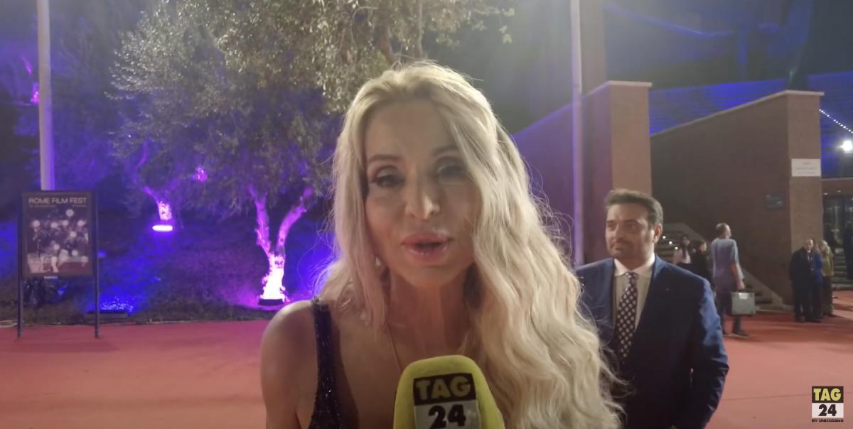 Valeria Marini e il fidanzato On. Cangiano sul red carpet alla Fest…