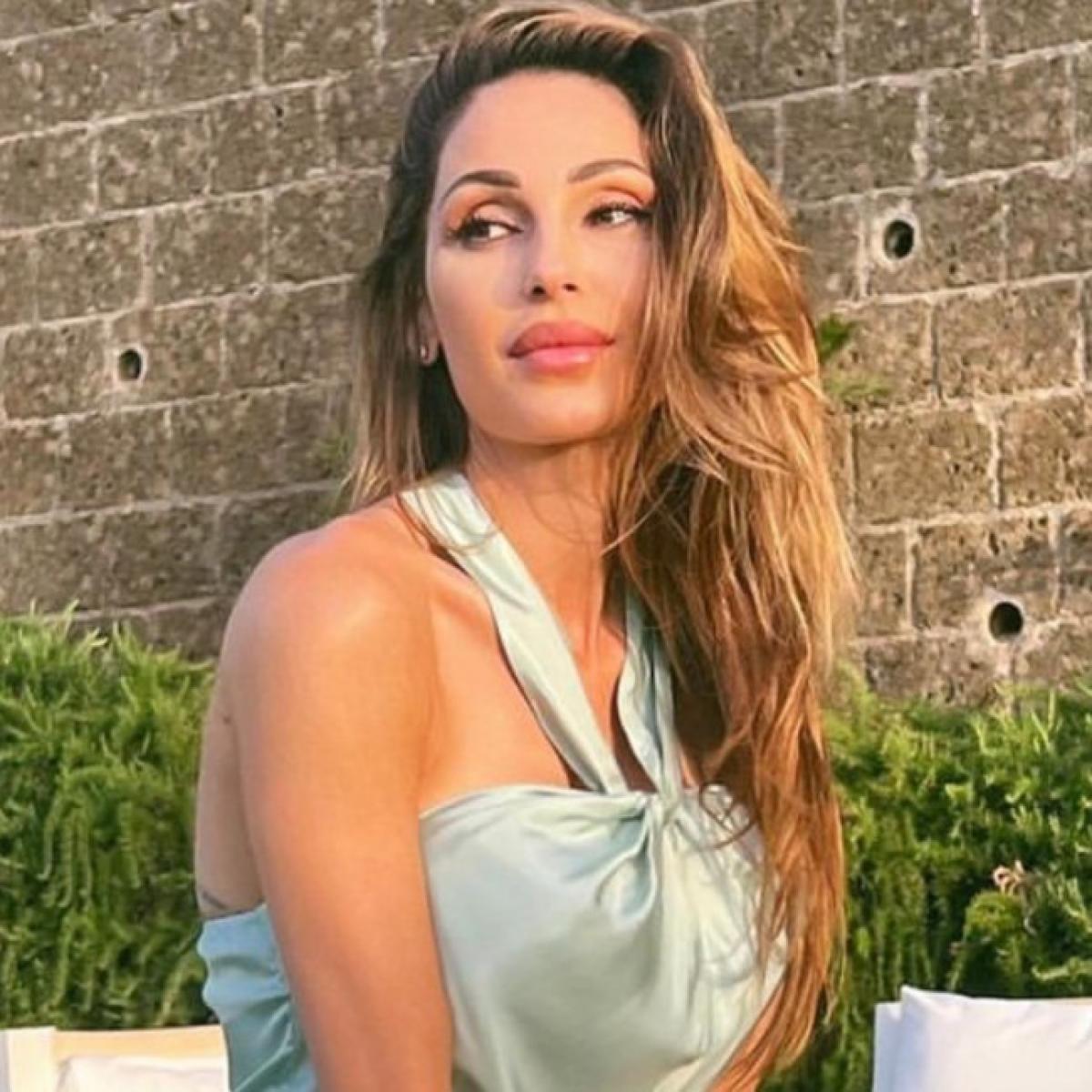 Anna Tatangelo paparazzata con il nuovo fidanzato Mattia Narducci a…