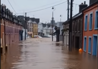 Regno Unito, la tempesta Babet mette in ginocchio l’isola: quattro vittime e tanti disagi | FOTO E VIDEO