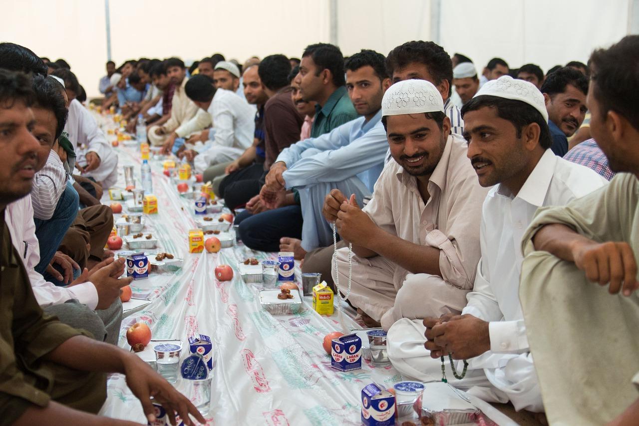 Milano, accoltellato per aver bevuto una birra durante il Ramadan