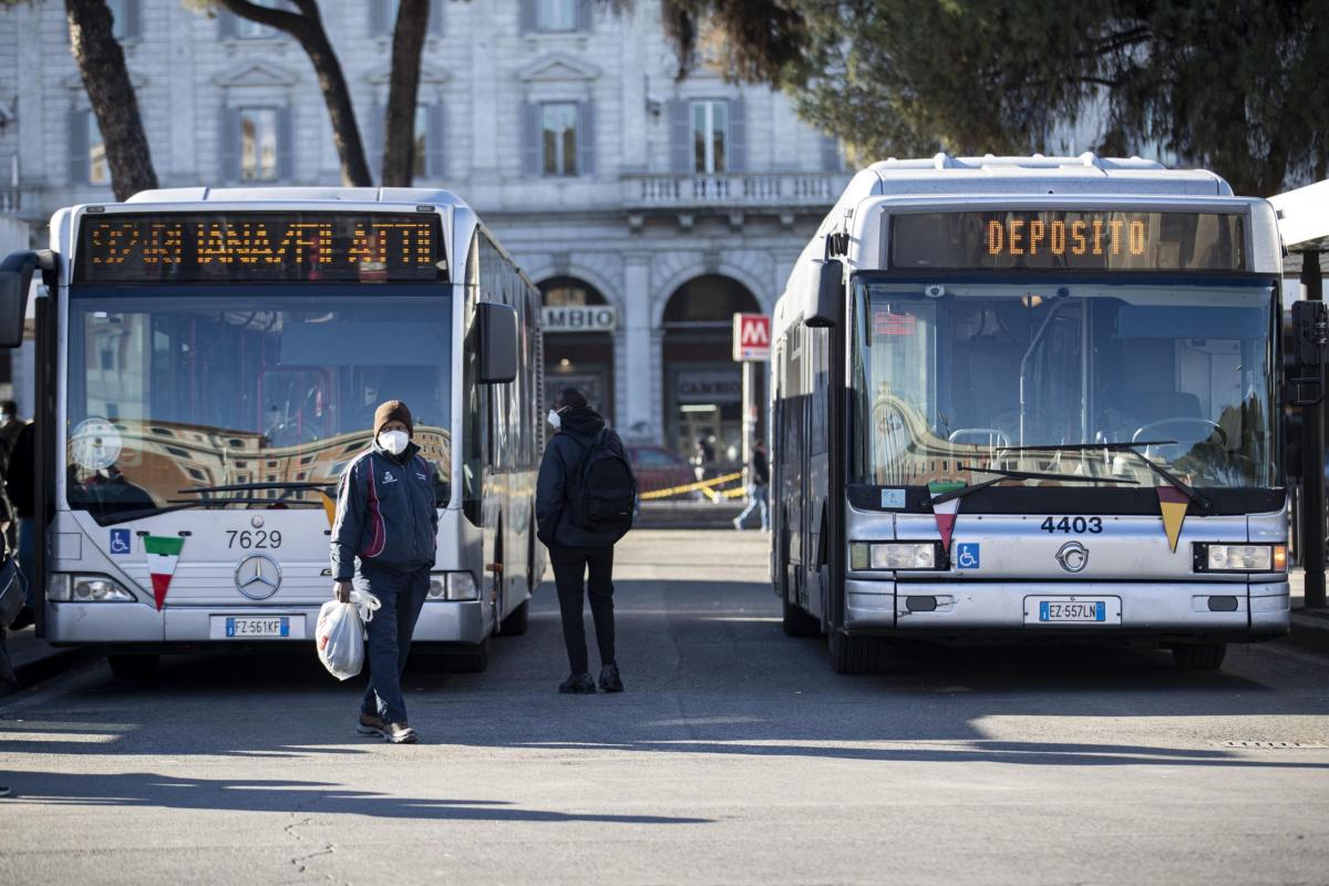 Rincari bus e metro 2023, previsti aumenti fino al 33% in tutta Italia