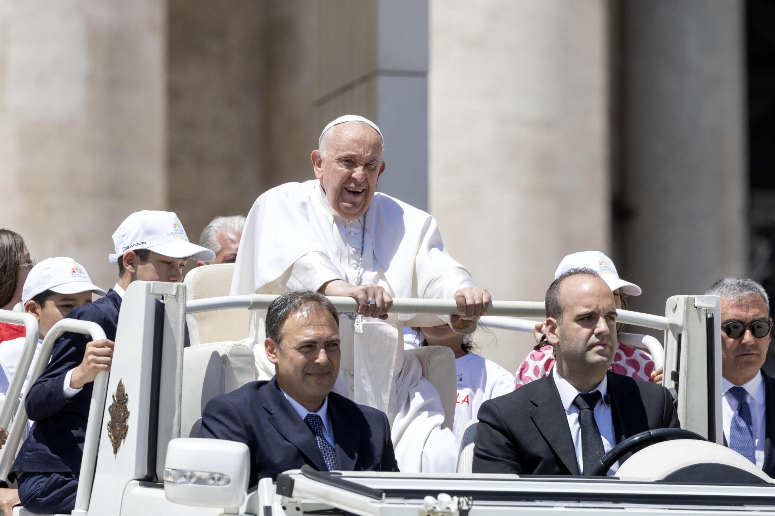 Papa Francesco: “C’è già troppa frociaggine nei seminari, no agli ingressi di omosessuali”