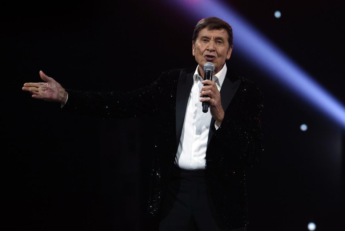 Gianni Morandi a Sanremo 2024: ospite a sorpresa del Festival canta “C’era un ragazzo”