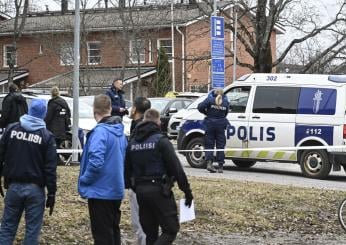 Finlandia, sparatoria fuori una scuola a Vantaa: un morto e due feriti fra gli studenti. Arrestato chi ha sparato: era un 12enne