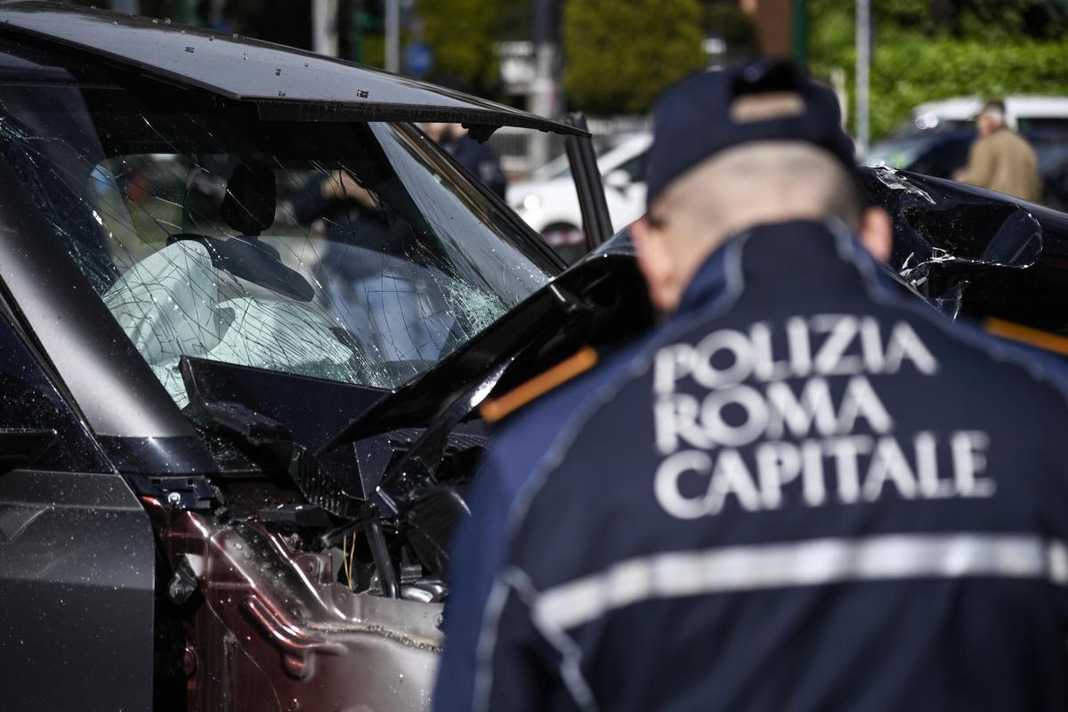 Roma, incidente a Grottaferrata oggi 14 giugno 2023: tir contro aut…