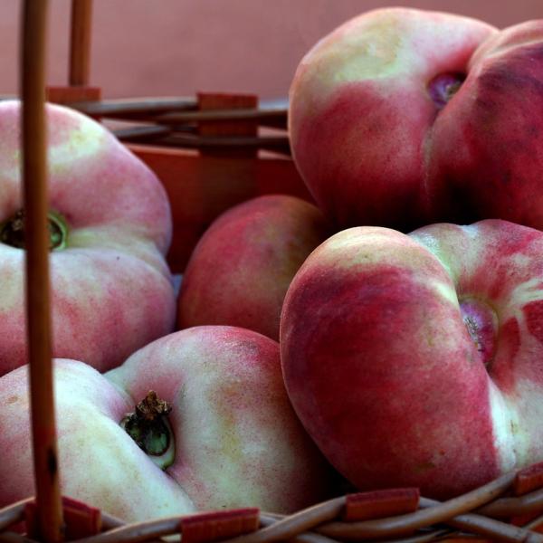 Fresca e  golosa l’insalata con le pesche