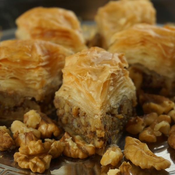 Baklava: ricetta originale turca del dolce ripieno di frutta secca