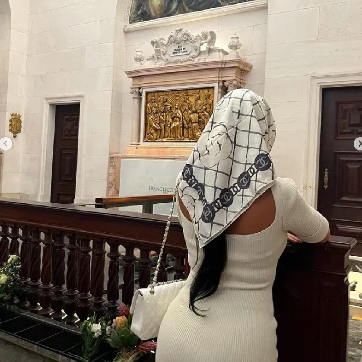 Georgina Rodriguez, polemica sul look al Santuario di Fatima