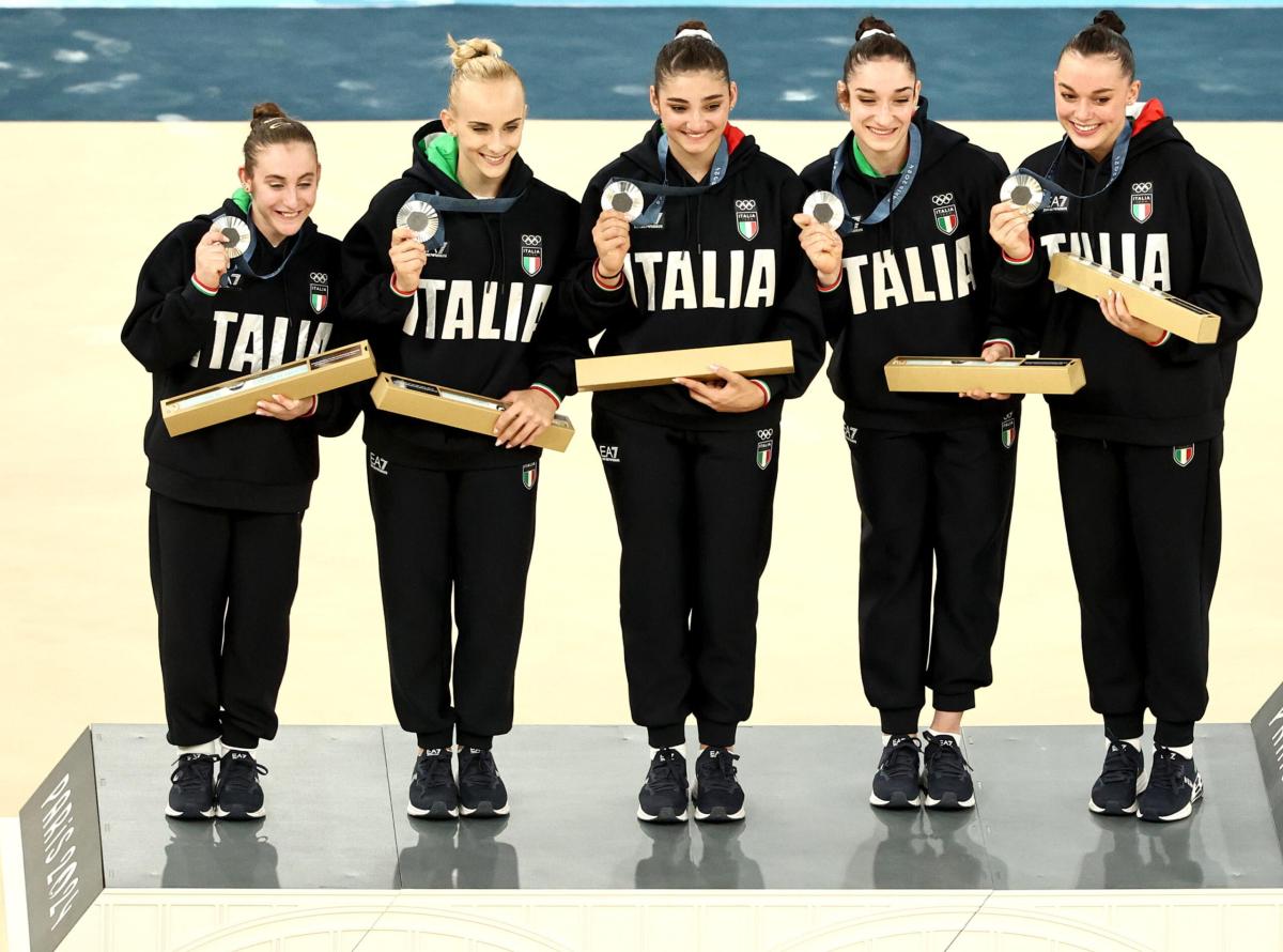 Olimpiadi 2024, Italia storica medaglia d’argento nella ginnastica artistica. Pagnini: “Meravigliose! Ecco cosa mi aspetto adesso”