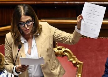 Caso Santanchè, il 26 si vota la sfiducia in Senato. Il M5s affonda il colpo, il Pd chiede “un passo indietro”