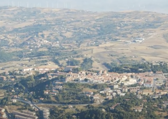 Avellino, tenta il suicidio all’arrivo della polizia a Sant’Angelo dei Lombardi: arrestato