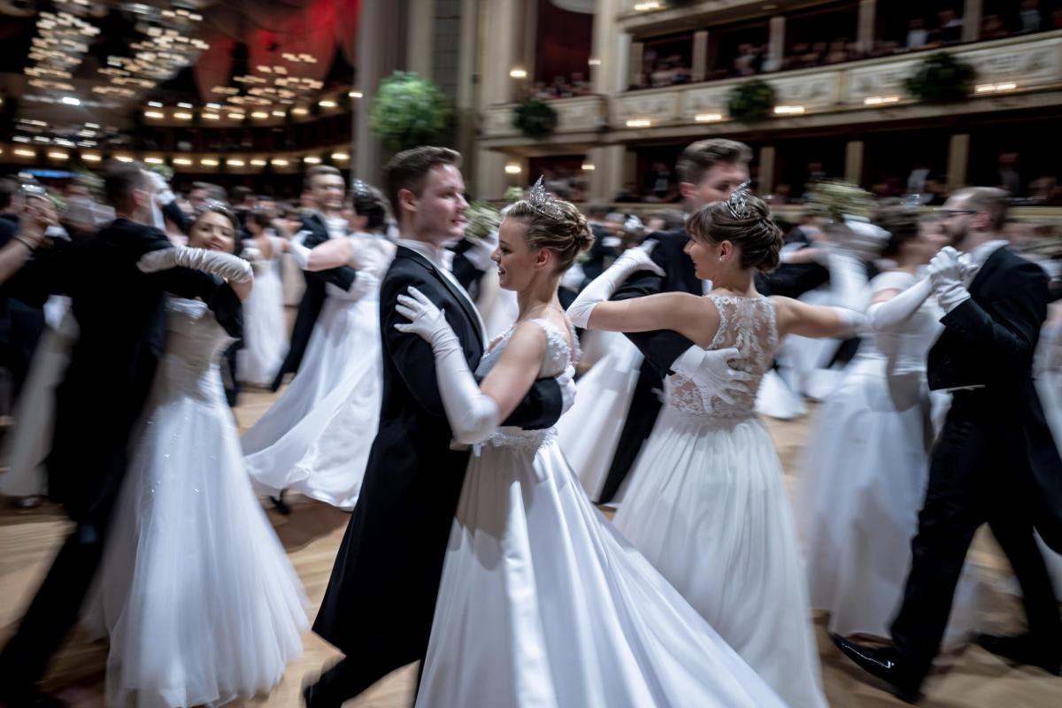 Clima, protesta degli attivisti all’Opera di Vienna