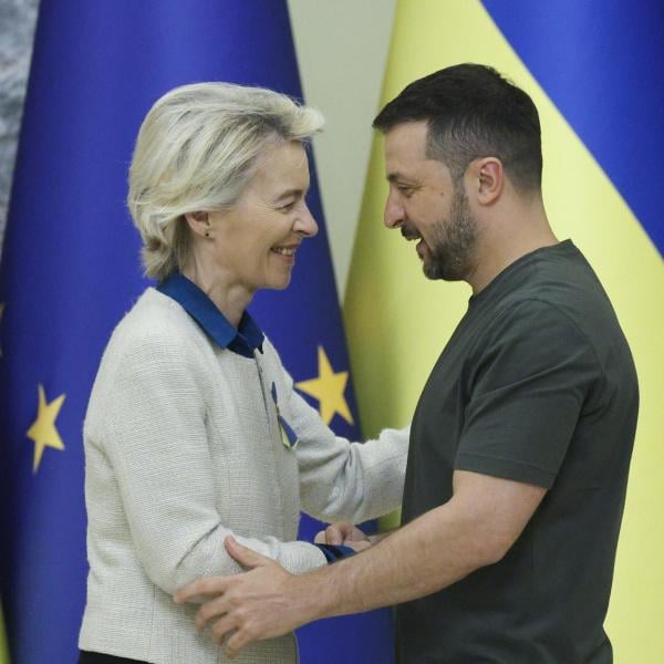 Von der Leyen a Kiev, fondamentale assistenza Ue per crisi energetica in vista dell’inverno. In arrivo prestito di 35 miliardi