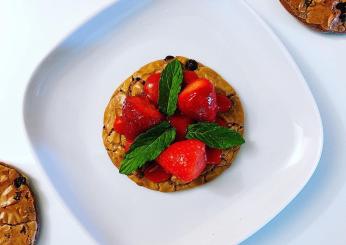 Cookies al cioccolato con confettura di fragole