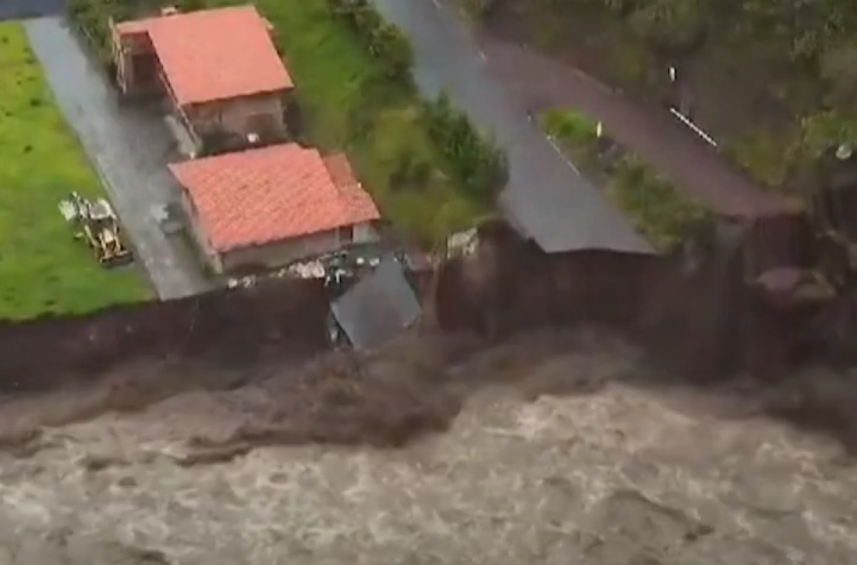 Ecuador, frana nel centro del paese: almeno 10 morti e decine di dispersi | VIDEO