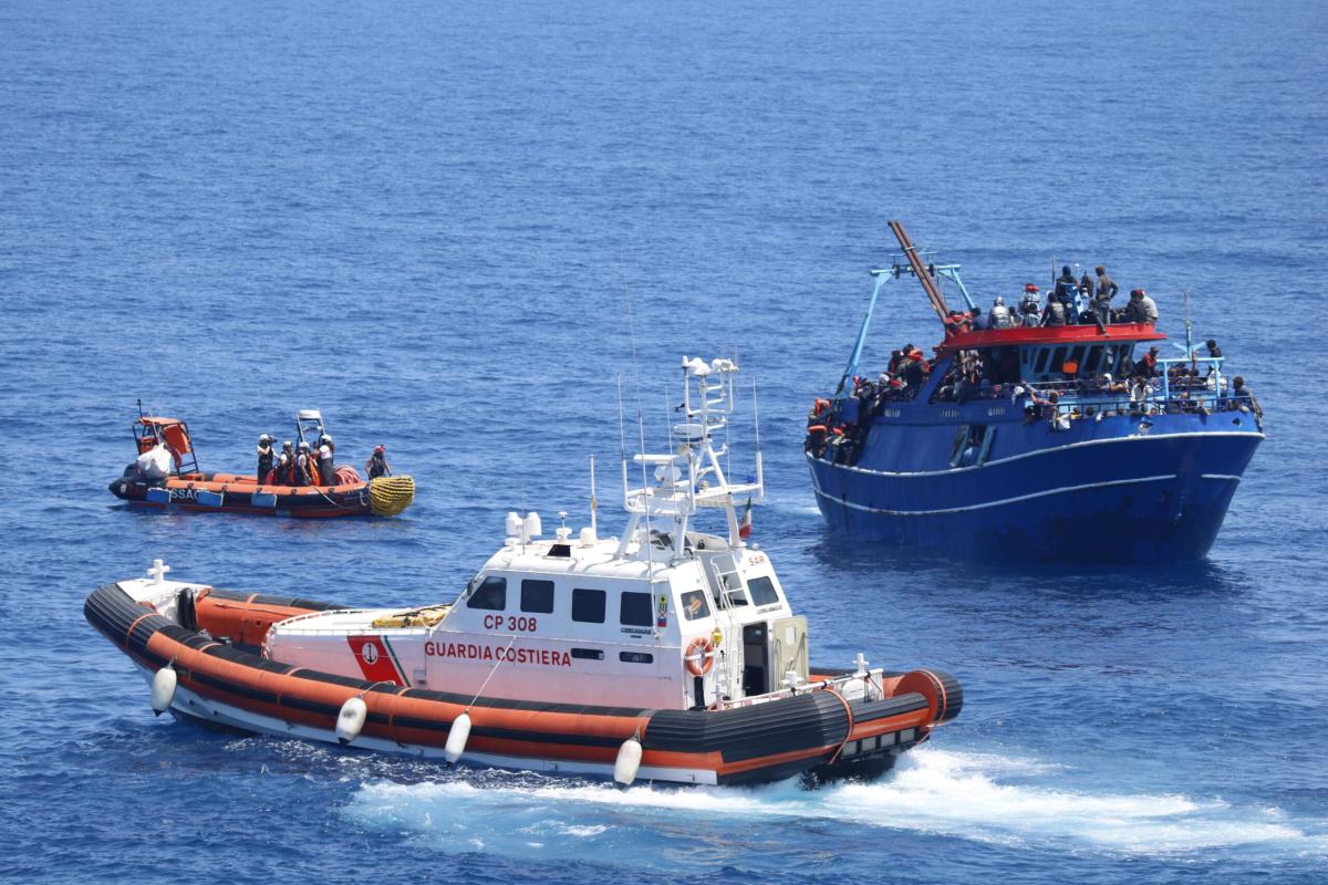 Nuovi sbarchi a Lampedusa oggi: arrivati 288 migranti in 6 navi