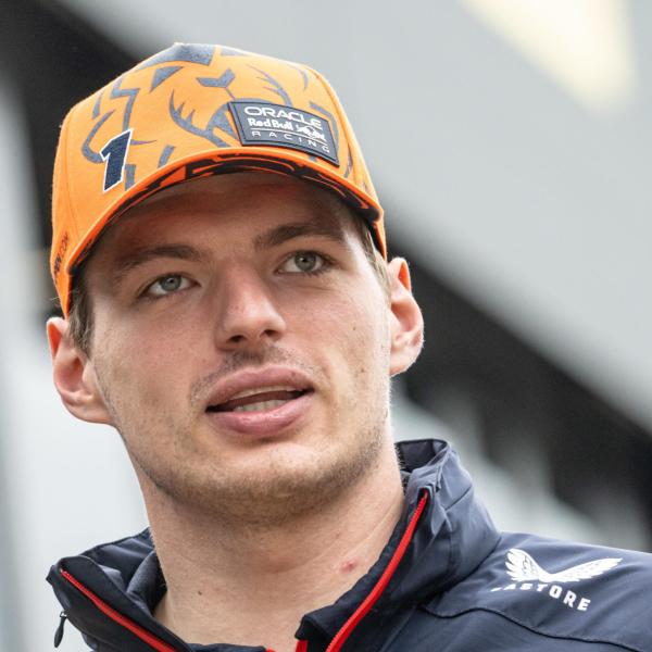 Formula 1, pole position per Verstappen a Silverstone davanti alle McLaren