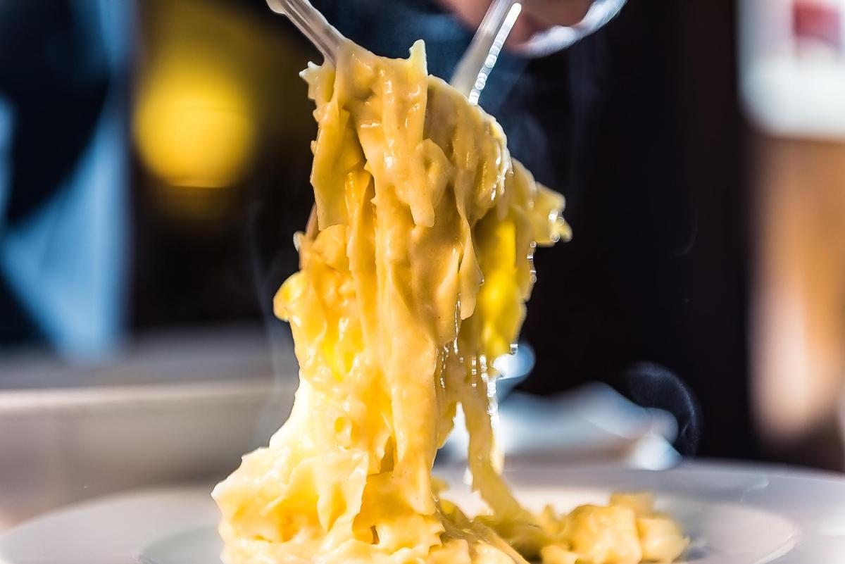 La nipote dell’inventore delle ‘Fettuccine alla Alfredo’: “Pasta in bianco a Milano a 26 euro? Prezzo eccessivo, non è fedele alla ricetta”