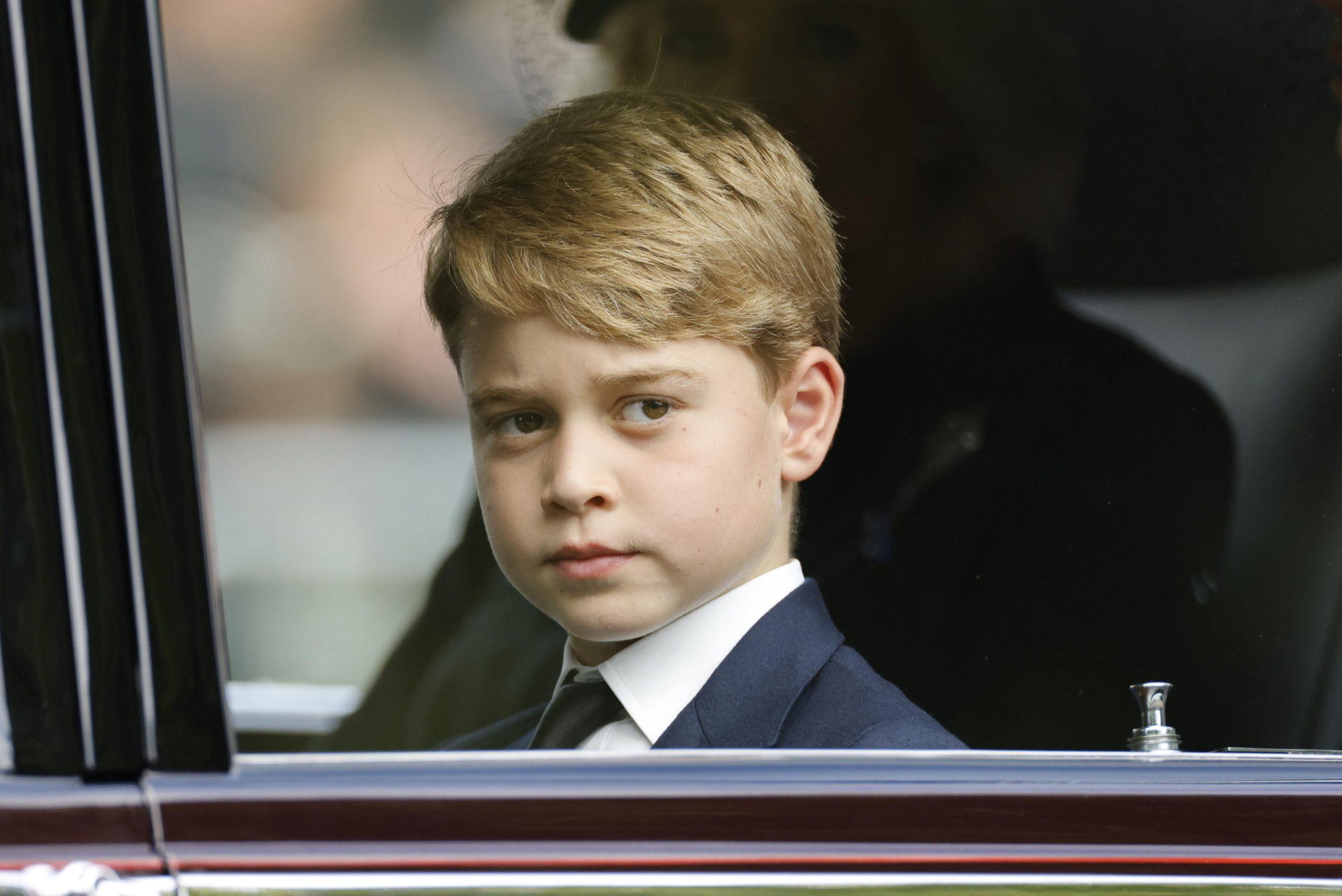 Principe George TAG24 spiega il perché del vestito blu al funerale della Regina Elisabetta II