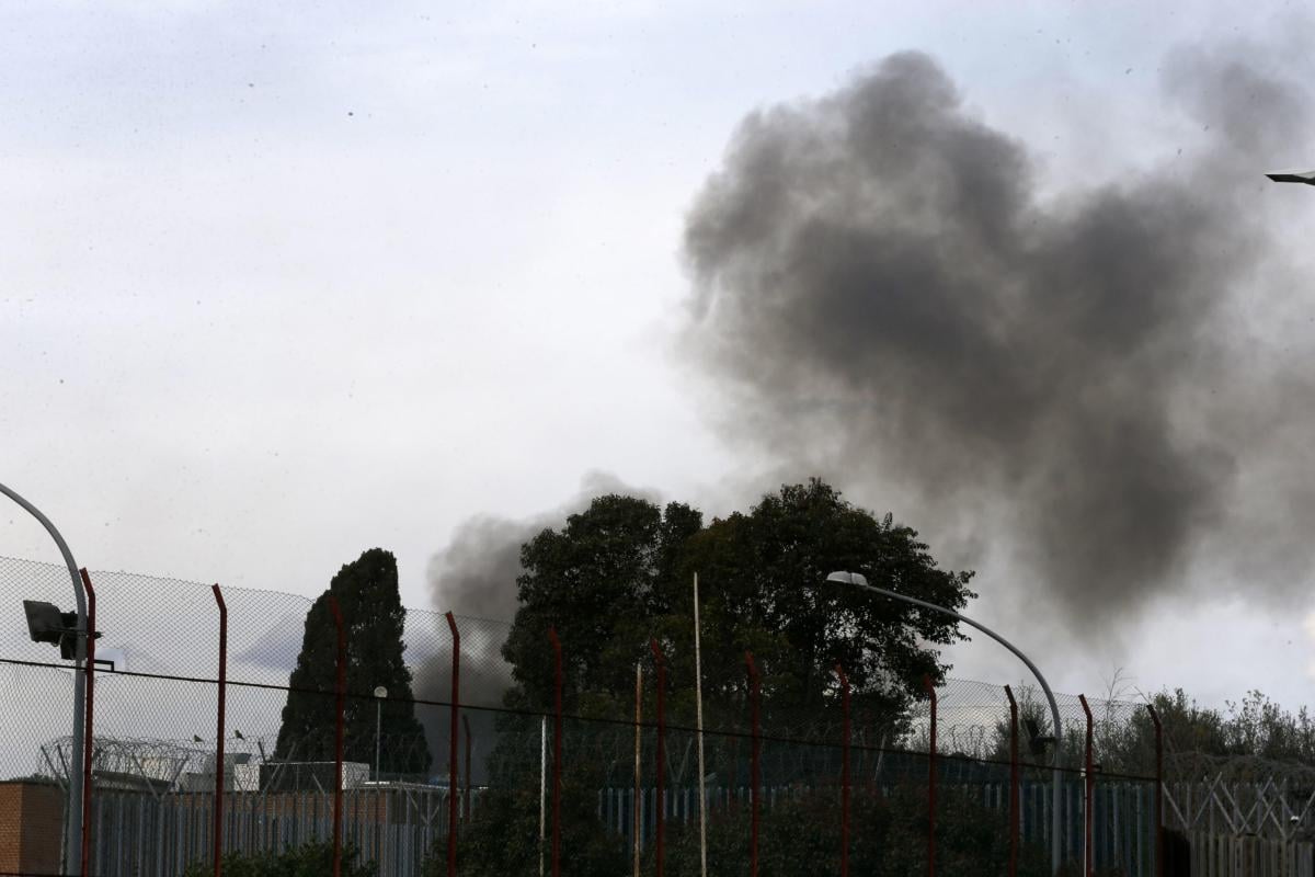 Roma, esplodono bombe molotov nella sezione femminile del carcere d…