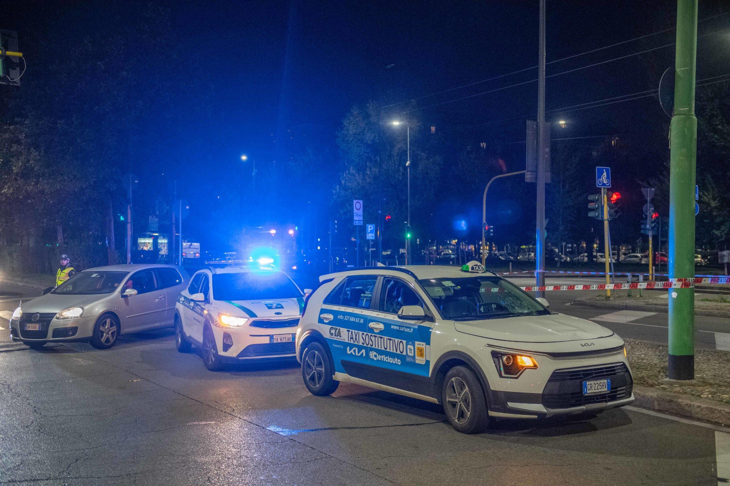 Milano, taxi investe pedone in piazzale Tripoli: 25enne in coma. La dinamica