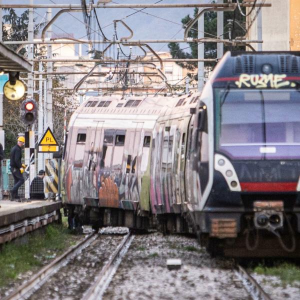 Roma, treno travolge e uccide un ragazzo nei pressi della stazione Termini: indagini in corso