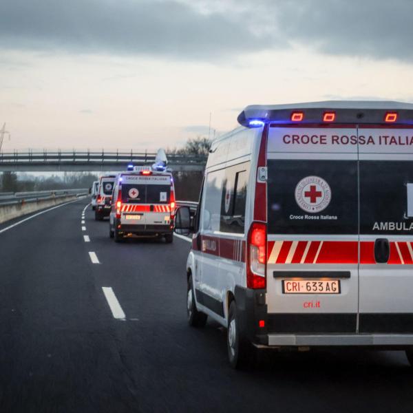 Roma, incidente a Campagnano: scontro tra due auto, tre feriti in codice rosso