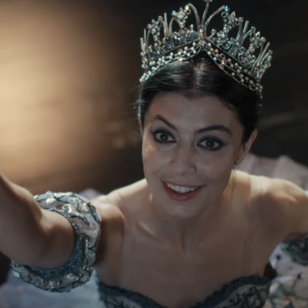 Come finisce “Carla”? Trama, cast, durata e dove vedere il film sulla Fracci con Alessandra Mastronardi