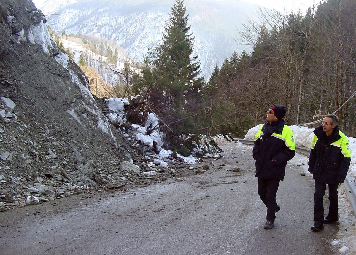 Incendio a Sauris in Friuli, fiamme devastano Albergo Resort dei Vip