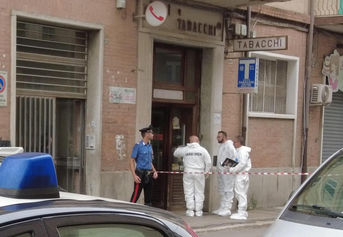 Omicidio a Foggia, 72enne uccisa nella sua tabaccheria in via March…