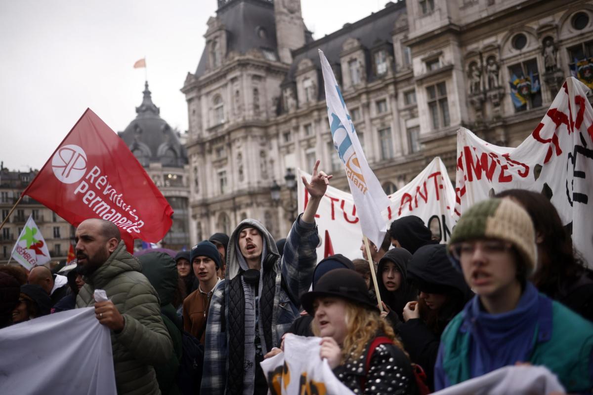 Riforma delle pensioni in Francia: Macron lunedì parla alla nazione…