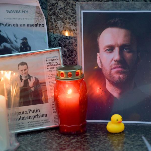 Morte Navalny, arrivano le sanzioni del Consiglio Ue contro il Servizio penitenziario russo e 19 giudici