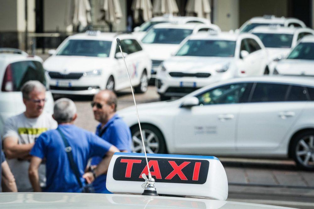 Ddl concorrenza 2022, lunedì si torna alla Camera ma senza le norme sui taxi