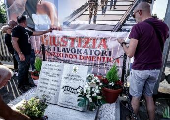 Strage di Brandizzo, la ricostruzione un anno dopo: gli operai morti, gli indagati. Cosa sappiamo ad oggi dell’incidente ferroviario